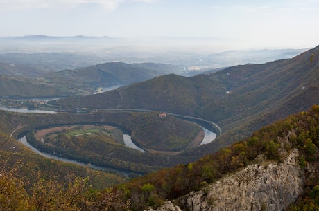 高山流水什么意思(探寻高山流水的含义)